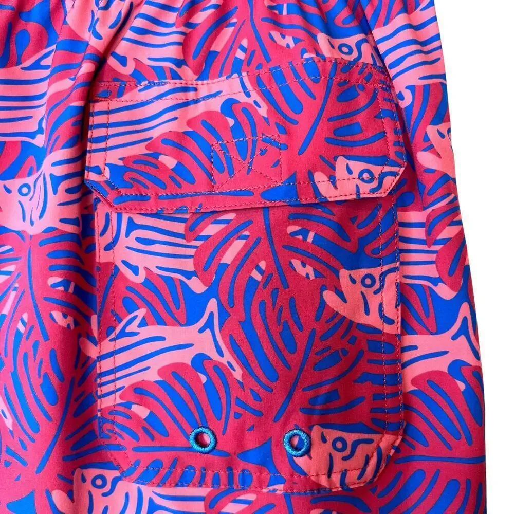 VINEYARD VINES 7" Printed Chappy Swim Trunks in Pinks and Blue Men's XS - Picture 9 of 13